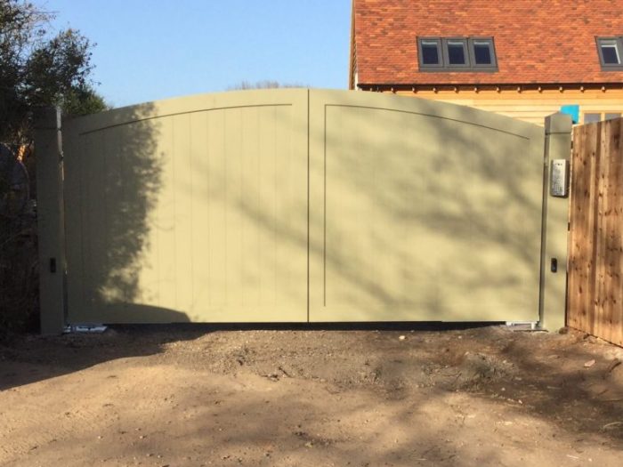 The Claverdon Smooth Top Aluminium Gate